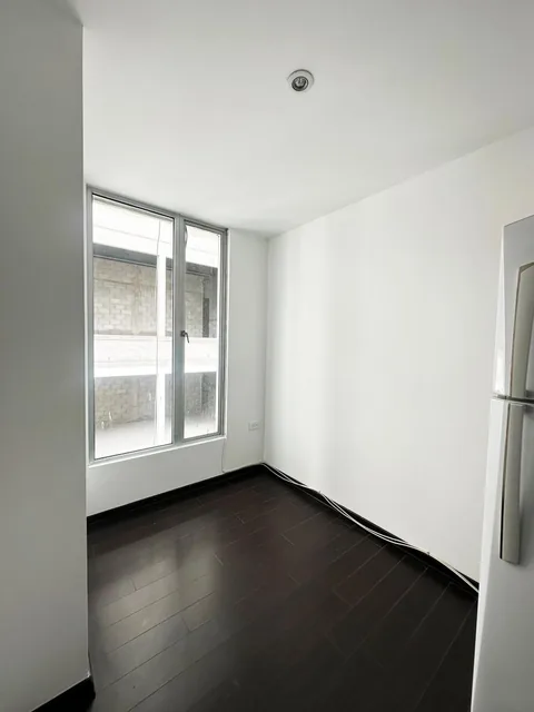 Vendo Hermoso y Cómodo Departamento Sector Republica del Salvador — imagen 4