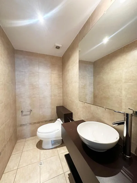 Vendo Hermoso y Cómodo Departamento Sector Republica del Salvador — imagen 2