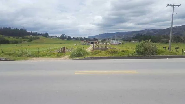Excelente Terreno en Venta 10.000 m² Mas Nave Industrial Vía Cumbe, Azuay — imagen 3