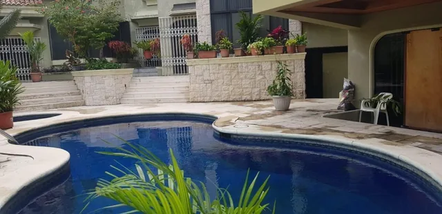 En Venta Casa en Los Ceibos de 5 Habitaciones - Mae. Recalde, Guayas — imagen 3