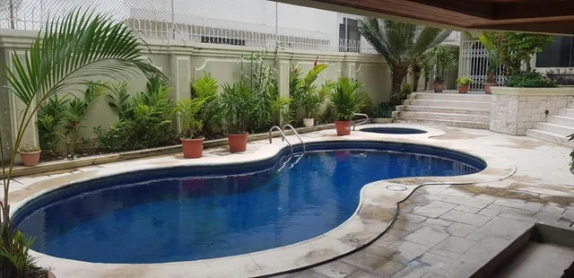 En Venta Casa en Los Ceibos de 5 Habitaciones - Mae. Recalde, Guayas — imagen 2