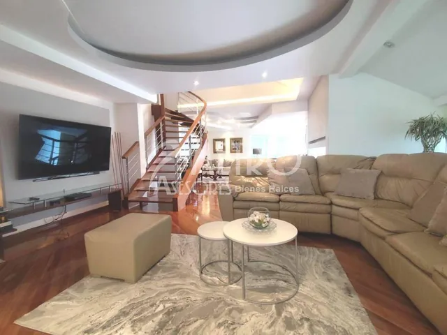 Casa en Venta 420 m² en Urb. Campo Alegre - Monteserrín — imagen 5