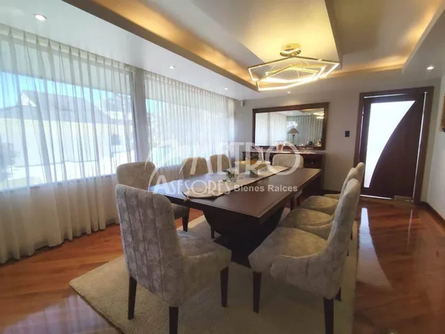 Casa en Venta 420 m² en Urb. Campo Alegre - Monteserrín — imagen 2