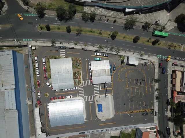 Terreno Esquinero de Venta en La Vicentina 4.062 m² Sector La Floresta Rentero — imagen 4