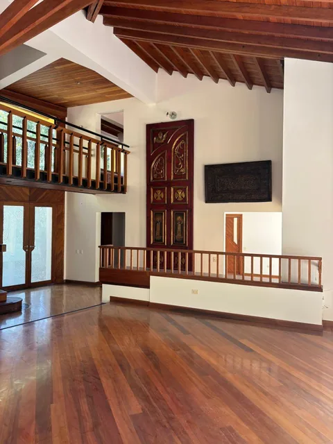 Cumbaya. en Urbanización de Lujo. Hermosa Casa — imagen 4