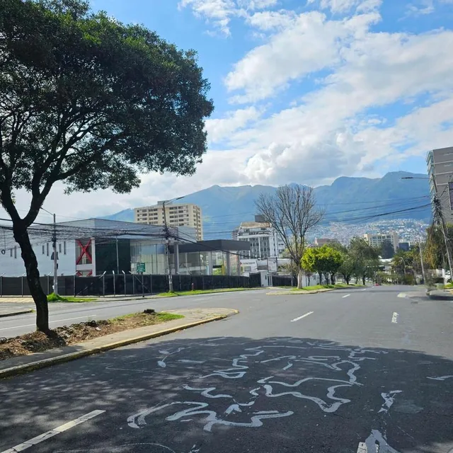 Casa Comercial en Venta, Sector Gonzalez Suarez. Provincia de Pichincha — imagen 3