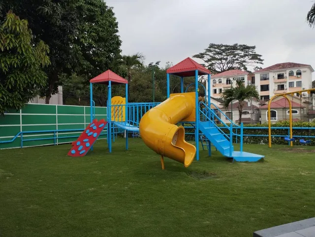 Vendo Amplio Terreno Esquinero en Urb Ceibos Norte - R. Luna, Guayas — imagen 2