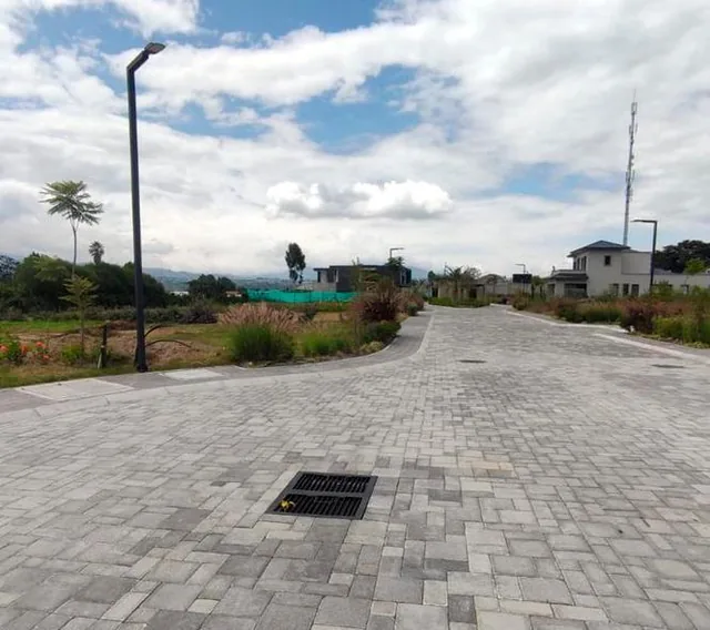 Puembo: Lote de 630 m² Cos 50 - 100%. Piscina, Bbq. Excelente Entorno — imagen 3