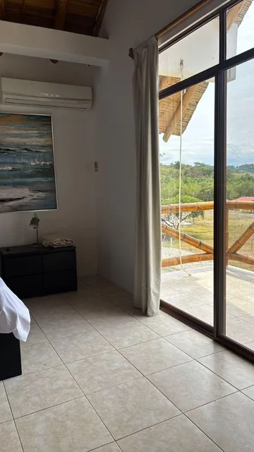 Casa en Venta en Olón Esquinera Amoblada con Vista Al Mar — imagen 3