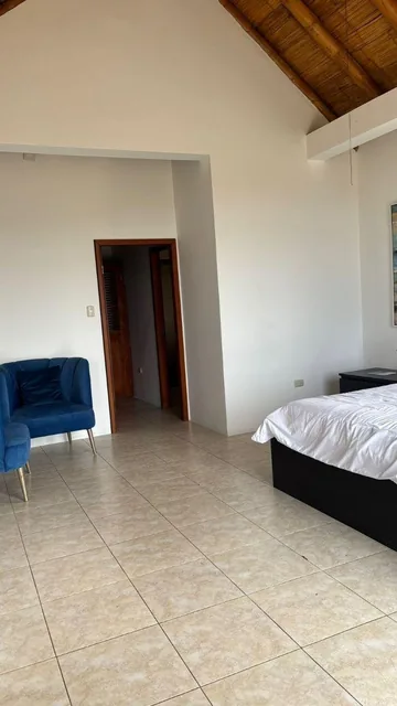Casa en Venta en Olón Esquinera Amoblada con Vista Al Mar — imagen 2