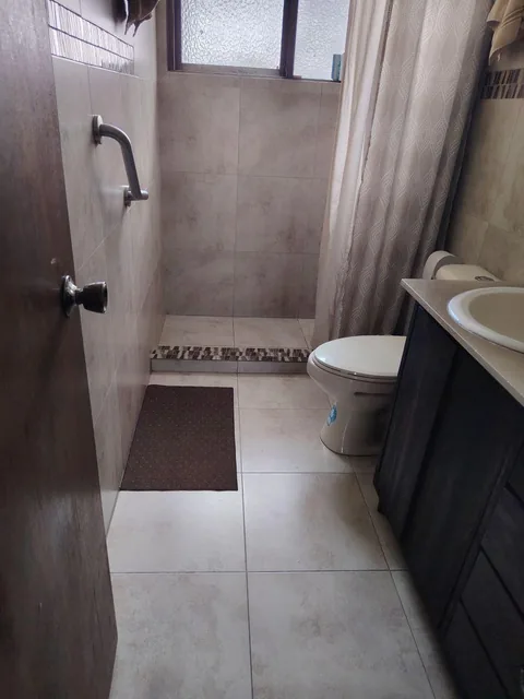 Casa con 800 m² Antigua con Terreno y 4 Recámaras en Venta en Atuntaqui, Imbabura — imagen 2