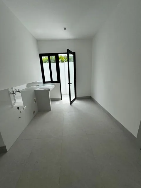 Estrene Casa en Mocoli con 5 Habitaciones en Venta en Samborondón, 542 m², Guayas — imagen 3