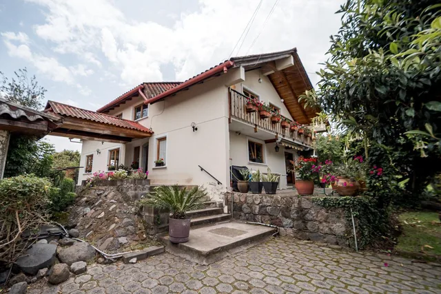 Terreno de 2.386 m² con Casa Estilo Suizo — imagen 5
