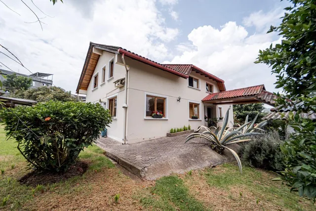 Terreno de 2.386 m² con Casa Estilo Suizo — imagen 4