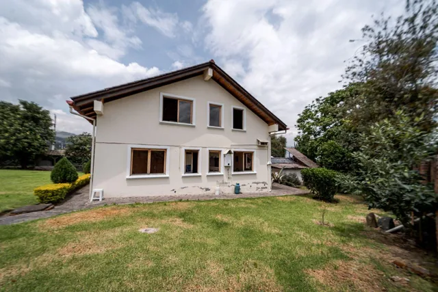 Terreno de 2.386 m² con Casa Estilo Suizo — imagen 2