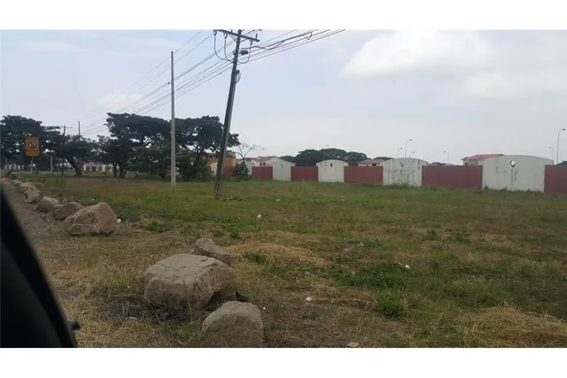 Terreno Comercial en Venta en Av Leon Febres Cordero - Mae Recalde, Guayas — imagen 4