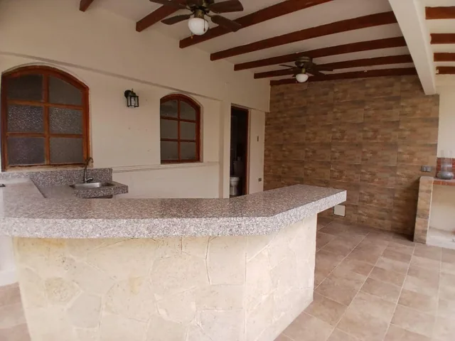 Casa Rentera en Venta en Puerto Azul Km. 10,5 Via a La Costa, Guayas — imagen 2