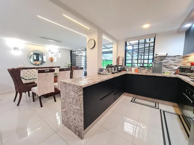 Venta Casa con Piscina Privada en Conjunto, 226 m² + 110 m² Áreas Abiertas — imagen 2