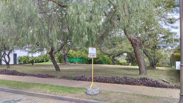 Re/max Futuro Vende Hermoso Terreno de 1.511 m² Urbanización Santa Inés Cumbaya — imagen 2