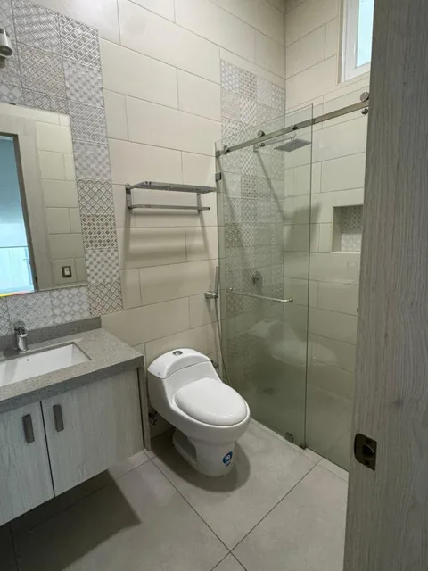 Samborondon Km 8 Aires de Batan Casa Al Lago en Venta, Guayas — imagen 5