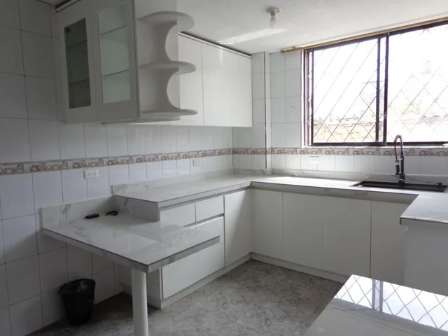 Tu Hogar Ideal en El Sector 23 de Junio: Amplio, Seguro y con Luz Natural. Provincia de Pichincha — imagen 5