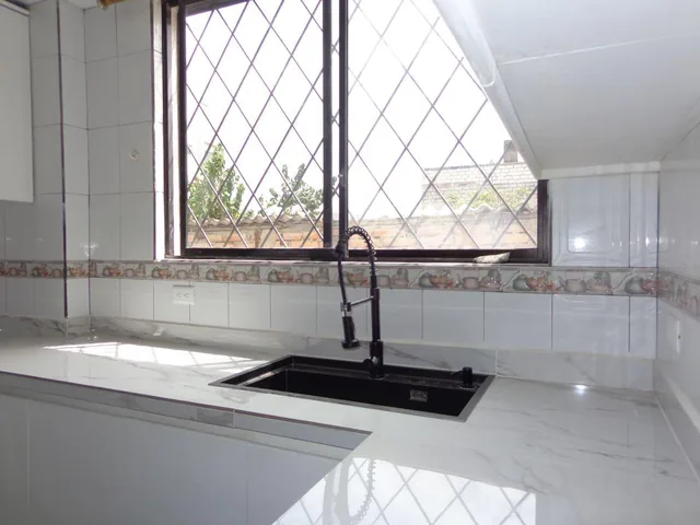 Tu Hogar Ideal en El Sector 23 de Junio: Amplio, Seguro y con Luz Natural. Provincia de Pichincha — imagen 4