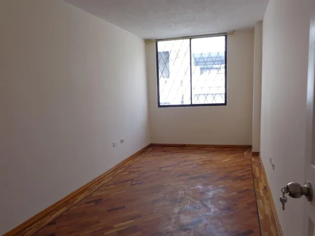 Tu Hogar Ideal en El Sector 23 de Junio: Amplio, Seguro y con Luz Natural. Provincia de Pichincha — imagen 3