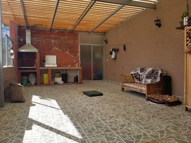 Casa Rentera con 5 Departamentos, Sector El Condado — imagen 3