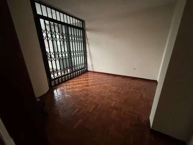 Casa Rentera con 5 Departamentos, Sector El Condado — imagen 2