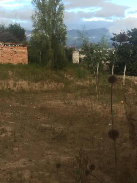Buen Terreno Independiente 1086 m² Centro de Cumbayá con Proyecto de Suites — imagen 3
