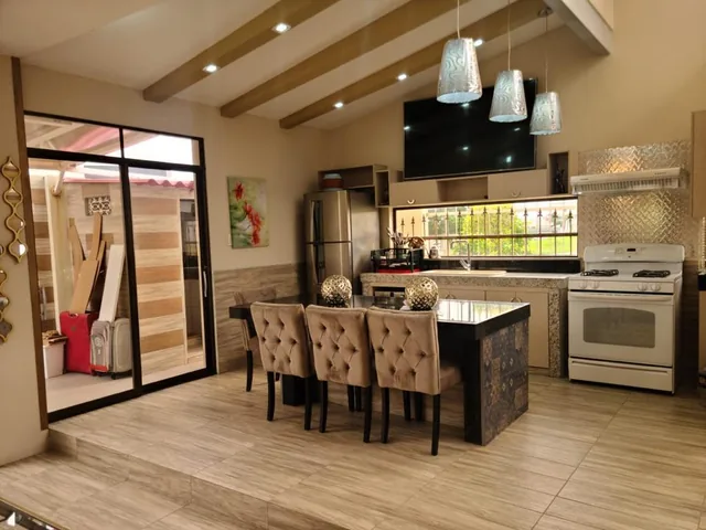 Casa de Venta en La Urbanización Condado de Vicolinci, Guayas — imagen 5