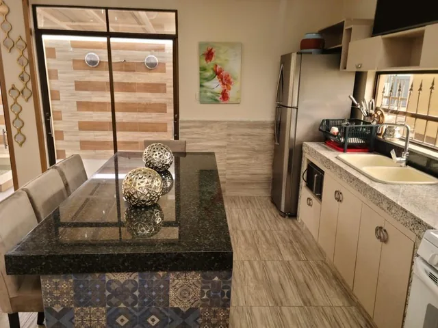 Casa de Venta en La Urbanización Condado de Vicolinci, Guayas — imagen 4