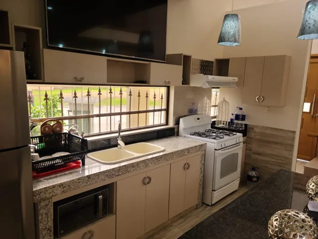 Casa de Venta en La Urbanización Condado de Vicolinci, Guayas — imagen 2