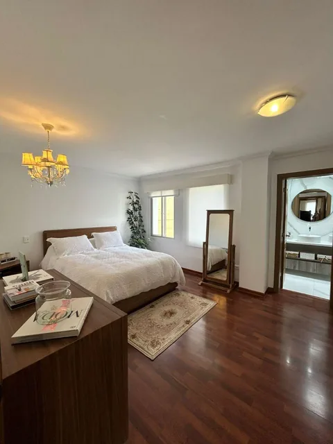 Hermosa Casa de 4 Habitaciones a La Venta Cerca a La Embajada Americana — imagen 2