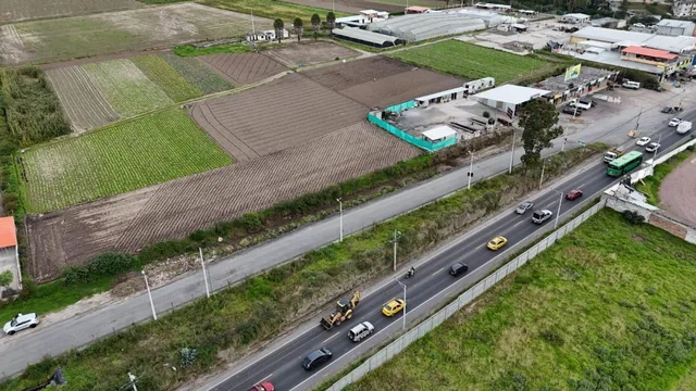 Vendo Terreno Av Principal Sector Centro Yaruqui — imagen 4