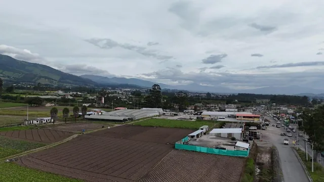 Vendo Terreno Av Principal Sector Centro Yaruqui — imagen 3