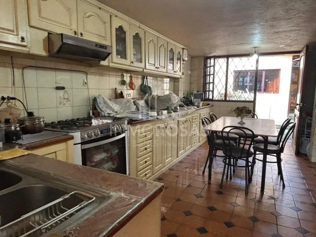 Oportunidad! Casa $190.000 de 4 Dorm. Sector Real Audiencia - Col. Matovelle — imagen 2