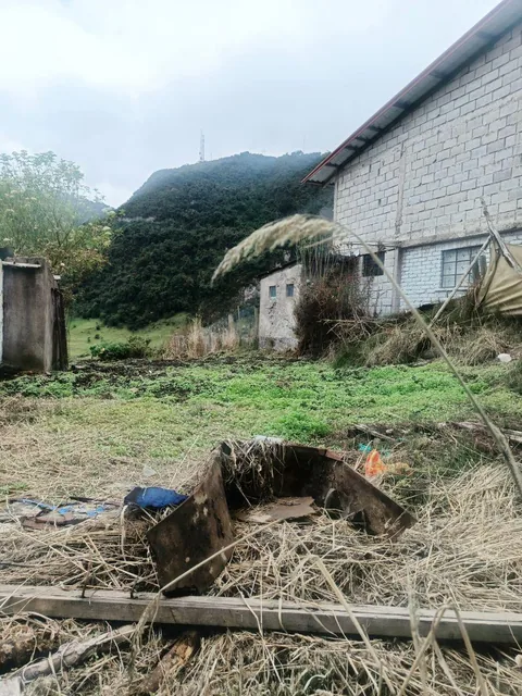 Vendo Terreno en El Centro de Papallacta con Casita de Madera por Remodelar y Agua Termal, Napo — imagen 3