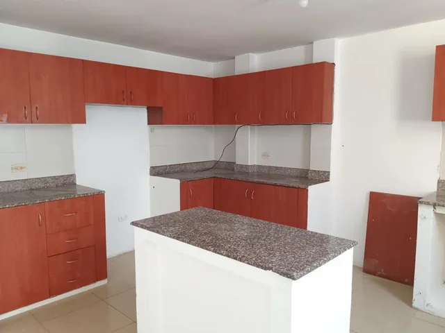 Casa de Venta en La Urbanización Castilla, 3 Dorm., Vía a Samborondón, Guayas — imagen 4