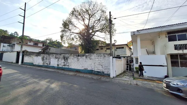 Venta de Terreno Bi Familiar con Buen Frente en Los Ceibos Zona Cerrada, Guayas — imagen 4