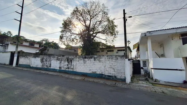Venta de Terreno Bi Familiar con Buen Frente en Los Ceibos Zona Cerrada, Guayas — imagen 2