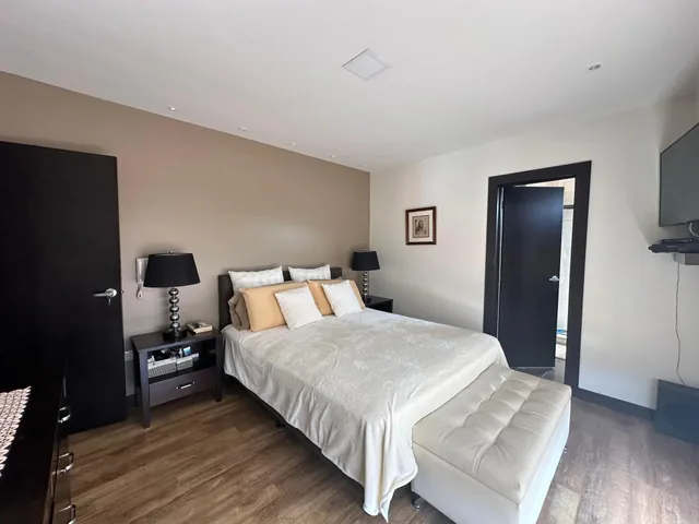 Penthouse en Venta 4 Dorm. con Hermosa Vista de La Ciudad, Azuay — imagen 4