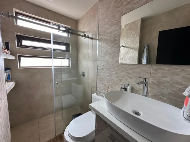 Penthouse en Venta 4 Dorm. con Hermosa Vista de La Ciudad, Azuay — imagen 2