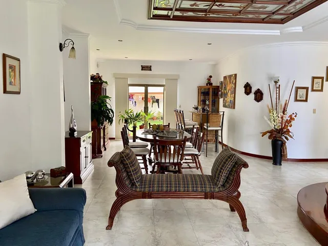 Hermosa Casa en Venta, Sector El Constitucional, Azuay — imagen 5