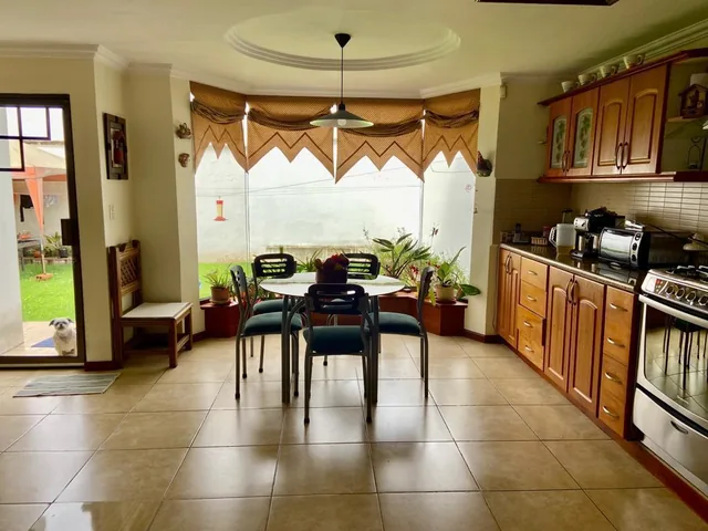 Hermosa Casa en Venta, Sector El Constitucional, Azuay — imagen 3