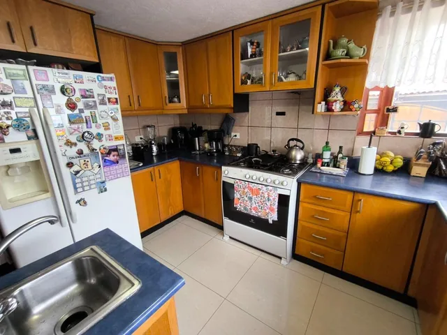 C/ San Isidro del Inca, Casa Independiente de 357 m² en Venta, Terreno de 552 m² — imagen 3