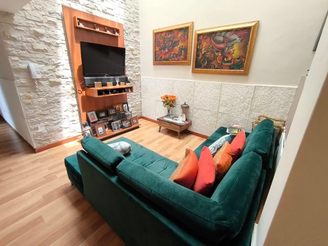 C/ San Isidro del Inca, Casa Independiente de 357 m² en Venta, Terreno de 552 m² — imagen 2