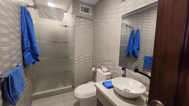 Exclusivo Departamento de Lujo Totalmente Remodelado con Espectacular Vista Panorámica a La Ciudad | — imagen 3