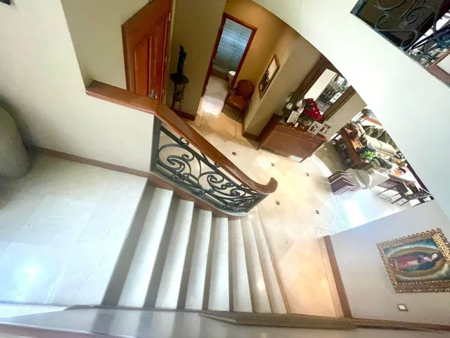 Samborondón Km 2 Urbanización Laguna Dorada Casa en Venta, Guayas — imagen 3
