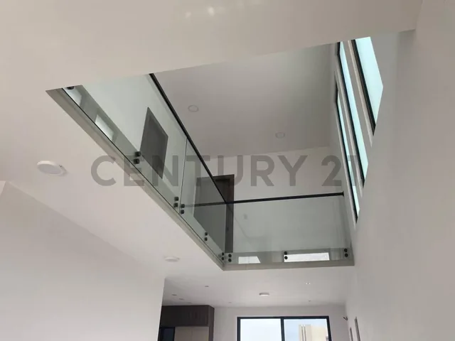 Elegante Casa en Venta en Isla Celeste, Etapa Babor. J. Mar, Guayas — imagen 5